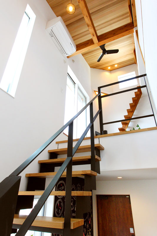 注文住宅　モデルルーム 　アイアン　階段