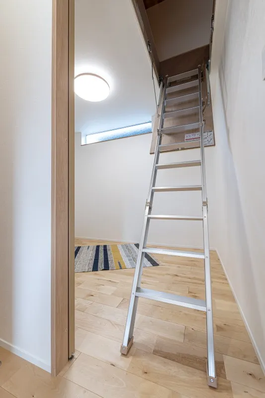 堺市注文住宅　新築・建替え　ゲストルームから小屋裏収納