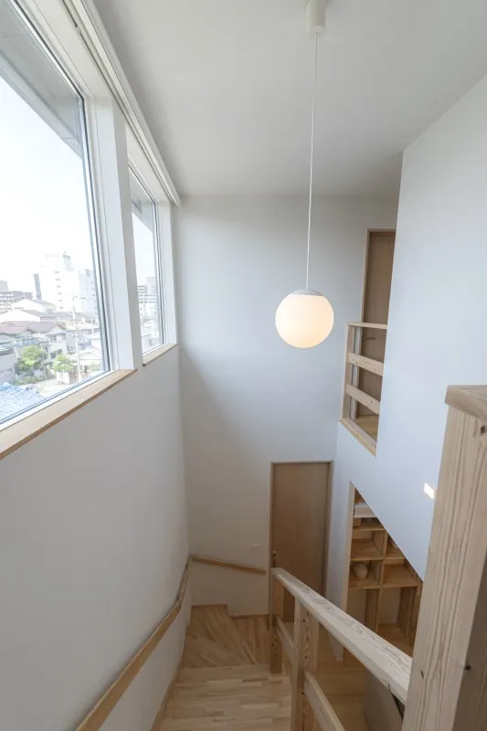 堺市注文住宅　新築・建替え　階段吹き抜け